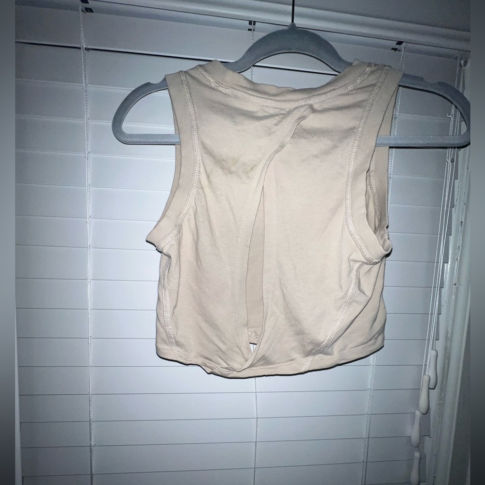 Cropped Open Back Tank - Picture 6 of 7
